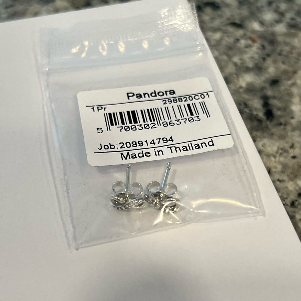 Brand New Pandora Moments Silver Sparkling Infinity Stud Earrings 298820C01
